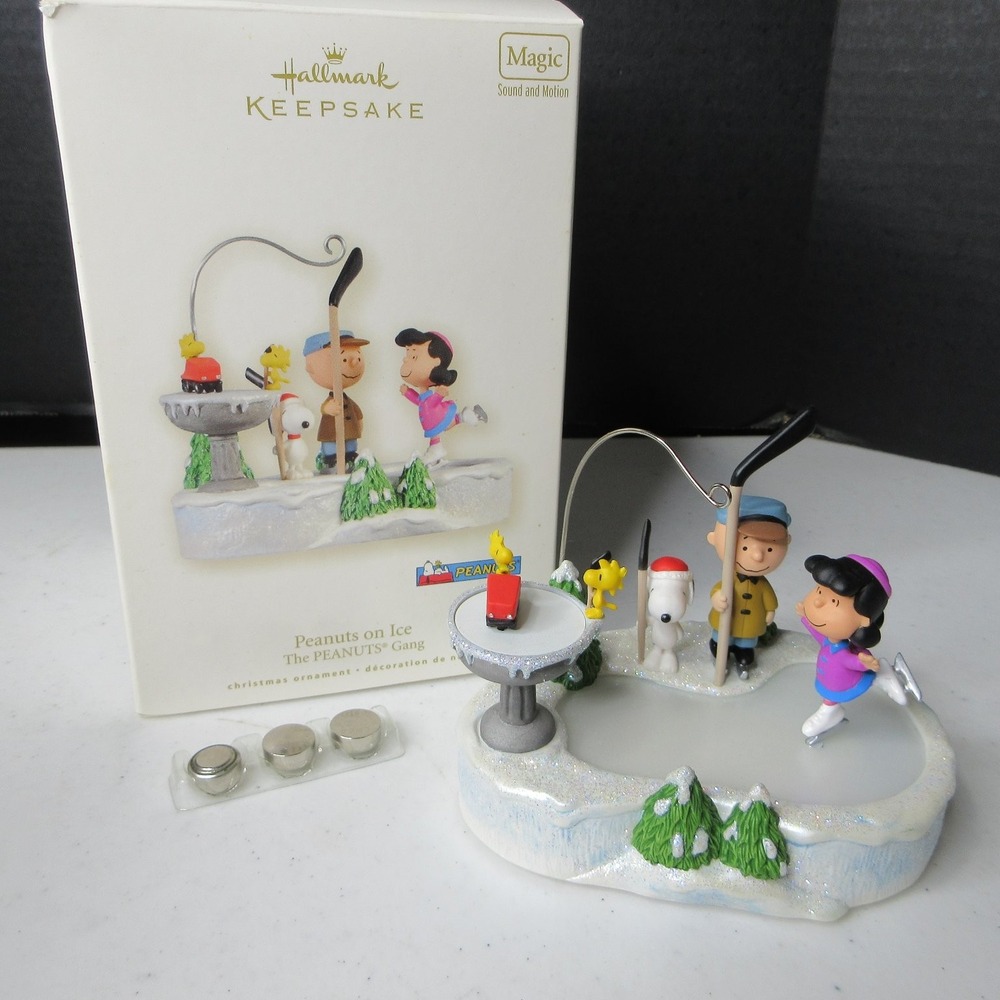 Hallmark Ornament Peanuts on Ice The Peanuts Gang 2008 Magic Sound Motion